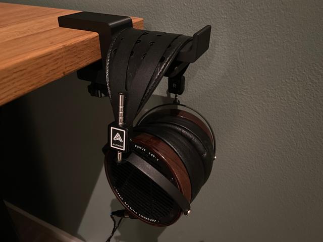 Desk Mount Headphone Clamp Holder for Wide Headbands 3D model thumbnail