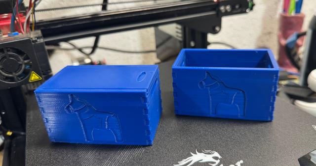 Dala Horse Crate 3D model thumbnail