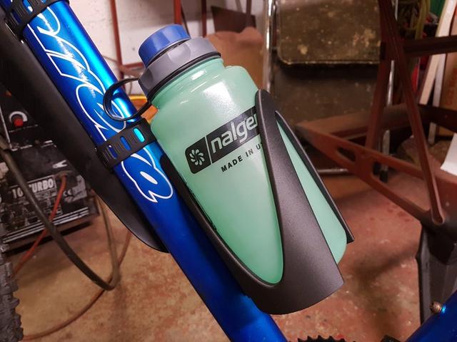Nalgene 32oz Water Bottle Bike Holder 3D model thumbnail