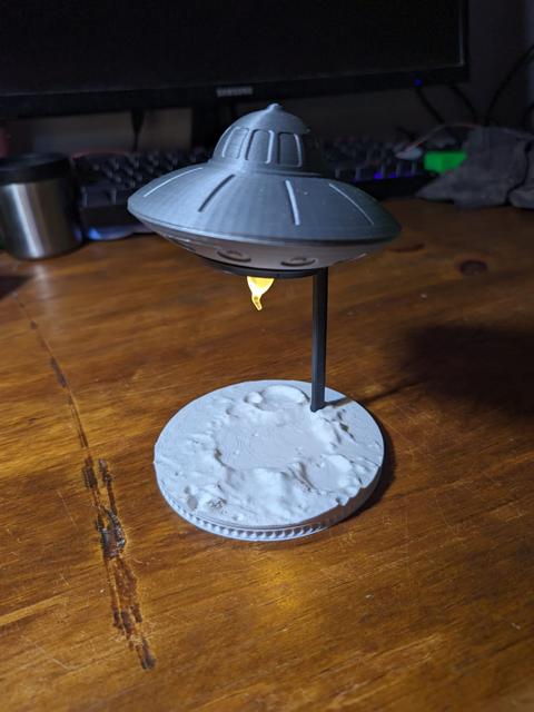 INVASION! The electric tea light UFO - Modified fully printable base 3D model thumbnail