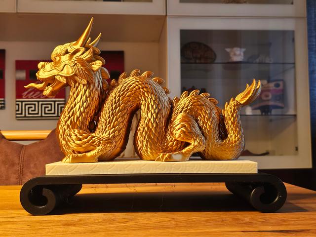 Chinesischer Drache auf 2 teiligen Podest 3D model thumbnail