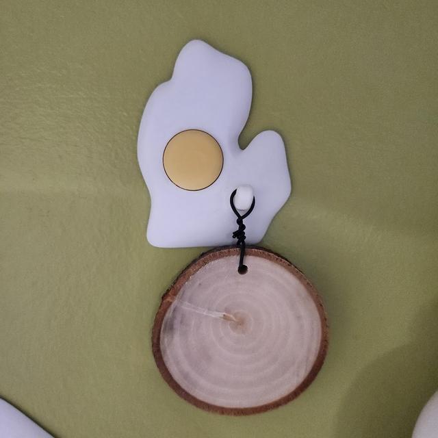 Egg Shaped Kitchen Hangers 3D model thumbnail