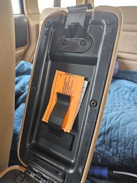 Document clip/holder for vehicle 3D model thumbnail