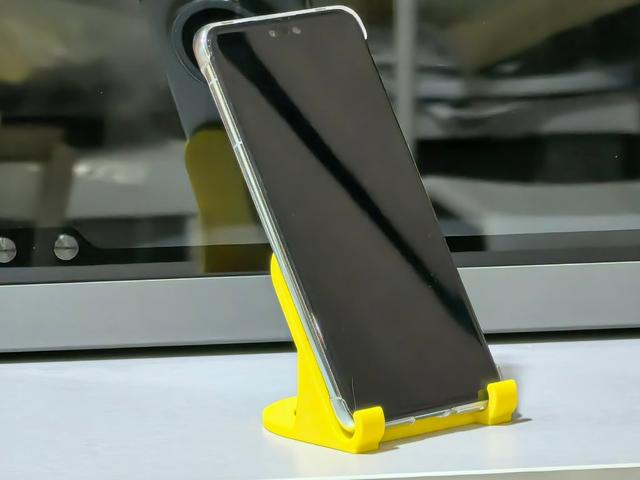 Smartphone Stand 3D model thumbnail