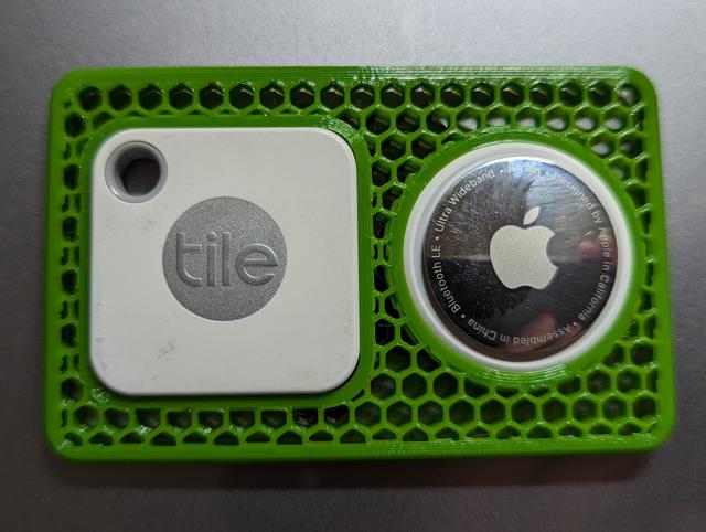 AirTag + Tile Mate 2020 Wallet Card 3D model thumbnail