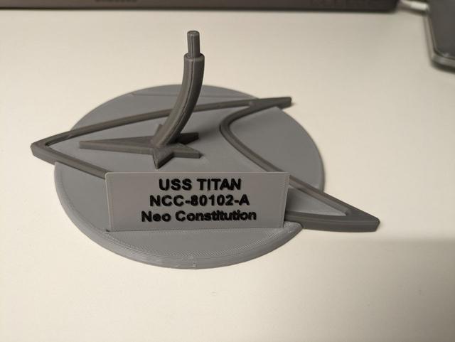 Smaller stand for Martin's star trek spaceships 3D model thumbnail