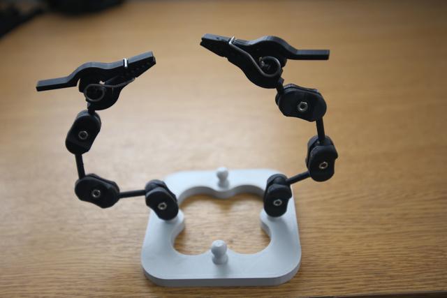 Third hand with adjustable links 3D model thumbnail