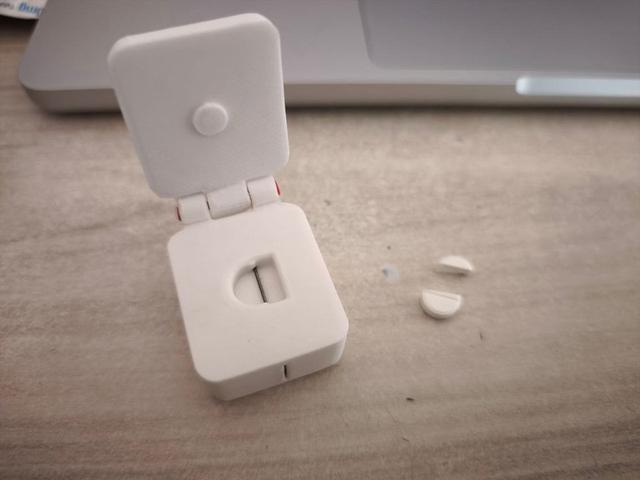 2/3 pill cutter 3D model thumbnail