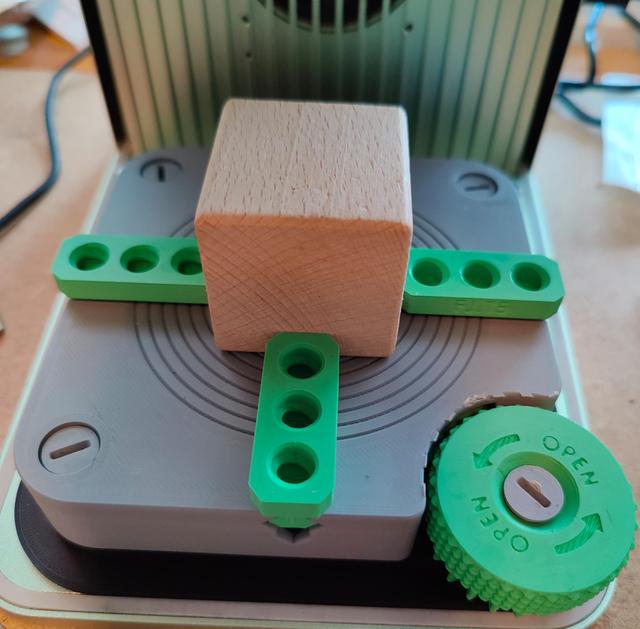 Baseplate xTool F1 Vise 3D model thumbnail