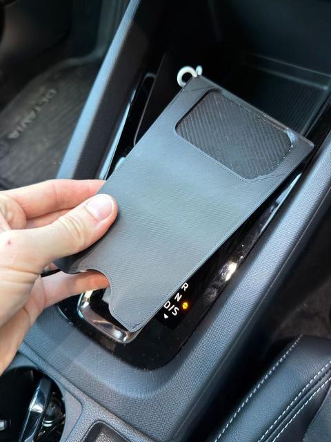 Skoda Octavia wireless charging Iphone 17 Pro 3D model thumbnail