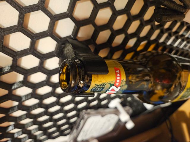 HSW beer bottle holder 3D model thumbnail