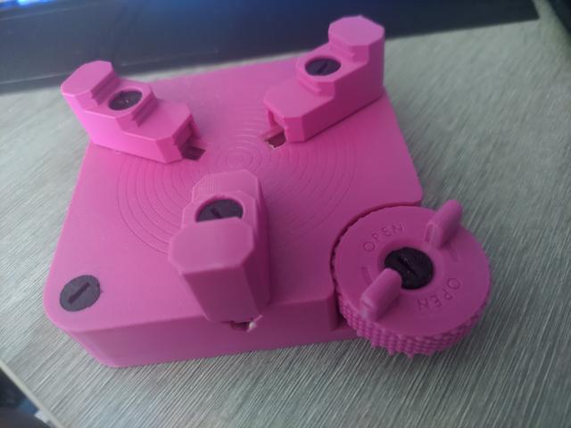 Bench Mountable thumbwheel with addidional handles 3D model thumbnail