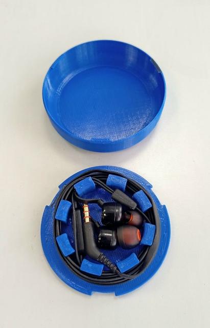 Case for headphones 3D model thumbnail