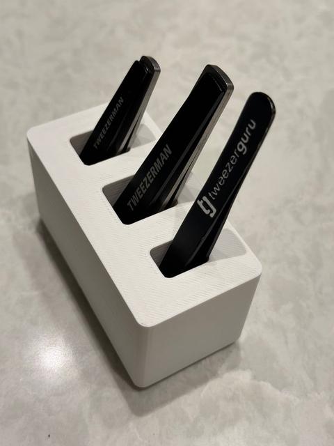 Gridfinity Tweezerman Nail Clippers & Tweezer Bin 1 x 2 3D model thumbnail