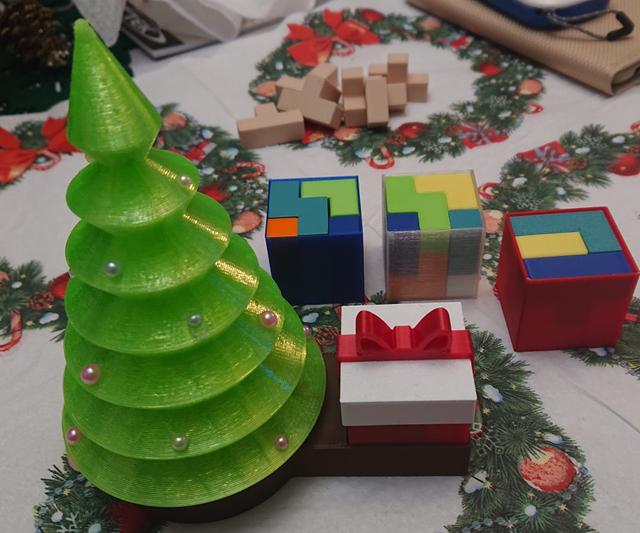 Christmas tree lamp with cube puzzle 3D gift 3D model thumbnail
