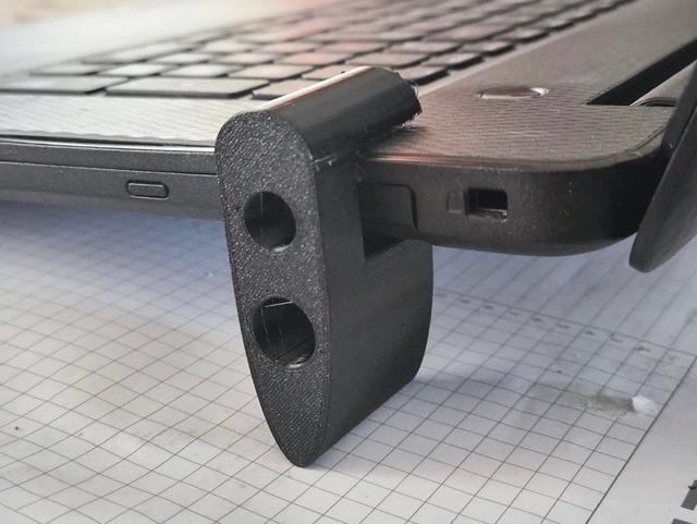 Laptop stand - Rialzo per PC portatile 3D model thumbnail