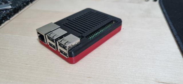 Malolo's screw-less / snap fit Raspberry Pi 3 Model B+ Slim Top Case 3D model thumbnail