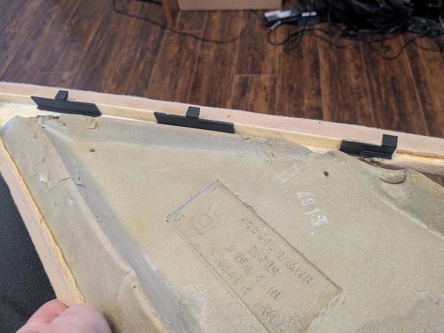 BMW E38 c-pillar clips 3D model thumbnail