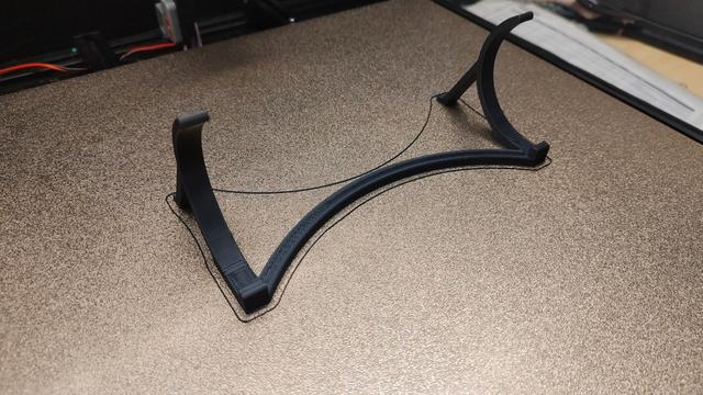 Another tablet stand for use with screen showing downside 3D model thumbnail