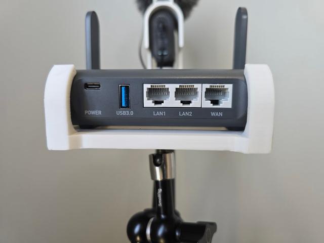 GL.iNet GL-AXT1800 (Slate AX)    1/4-20 mount  3D model thumbnail