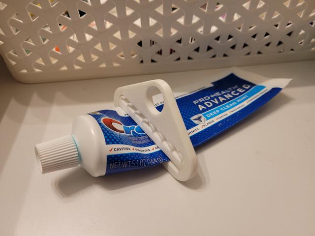 Sprung Toothpaste Squeezer 3D model thumbnail