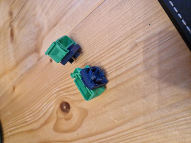 Qube 500 single pin cable clip 3D model thumbnail