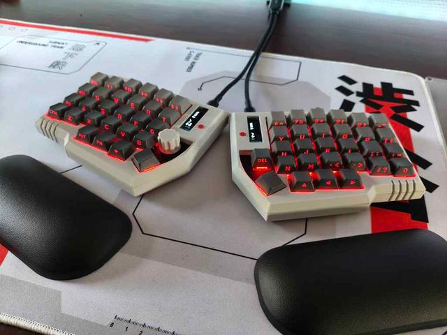 Lily58 highprofile case with magnetic topcover 3D model thumbnail
