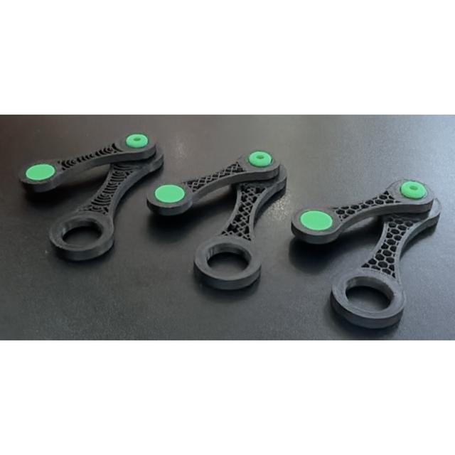 Swinging fidget 3D model thumbnail
