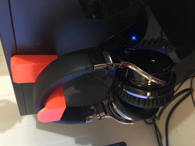 Magnetic headphone holder 3D model thumbnail