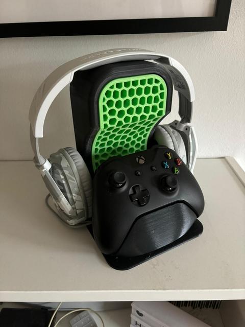Xbox Controller and Headset holder 3D model thumbnail