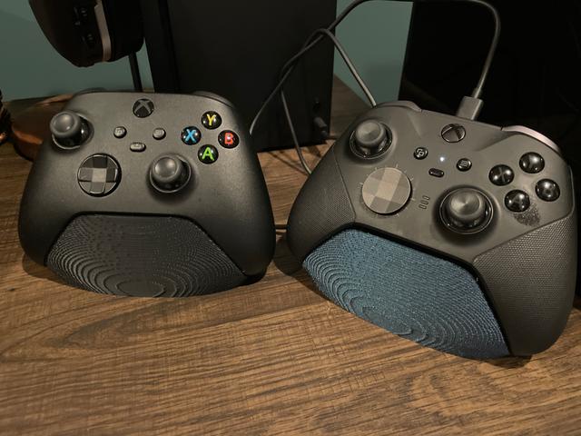 Voxelized Xbox Elite Controller Stand 3D model thumbnail