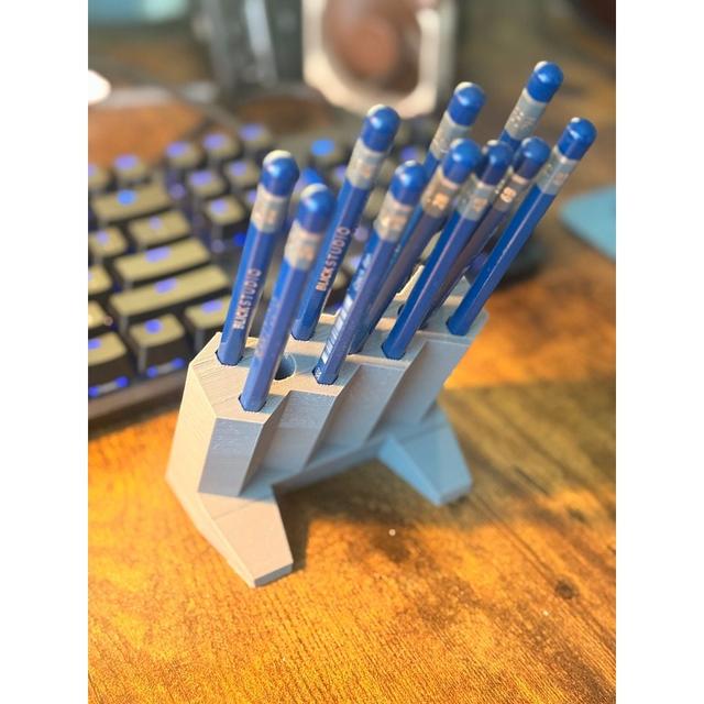 Art Pencil Holder 3D model thumbnail