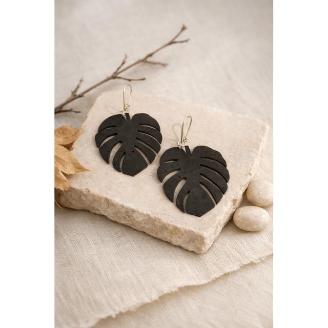Troll leaf earrings 3D model thumbnail