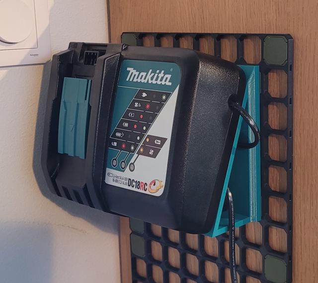 Makita DC18RC openGrid Multiconnect Mount 3D model thumbnail