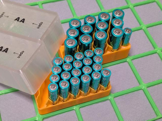 Gridfinity 2x1 Battery Bin 12 AA or 26 AAA with Lids (optional) 3D model thumbnail