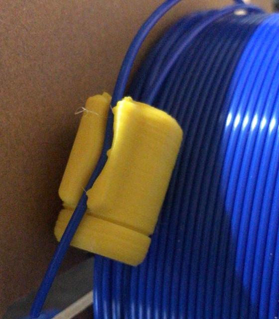 Remix-remix of Grandma's Favorite Filament Clip with a filament cleaner 3D model thumbnail