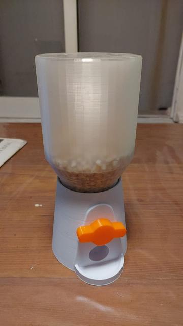 Simple cylindrical jar 3D model thumbnail