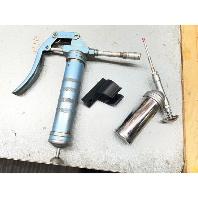 Mini Grease Gun and 80cc Grease Gun Wall Mount 3D model thumbnail
