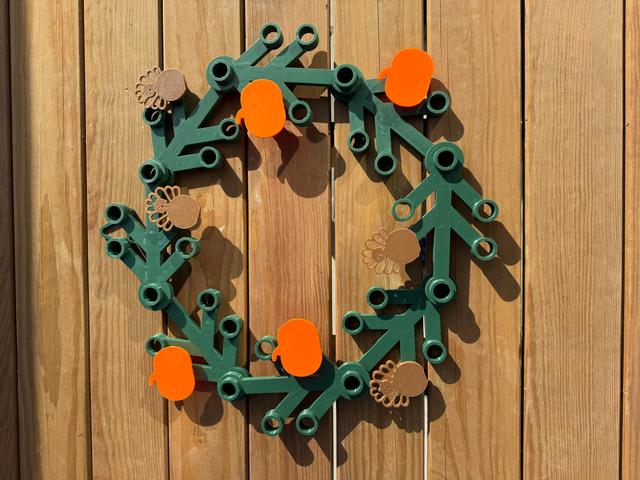 24" Lego Wreath with Turkeys & Pumpkins 3D model thumbnail