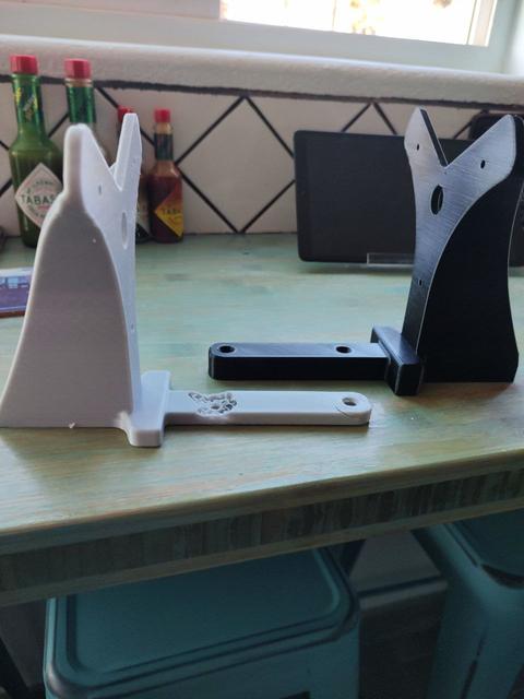 Thicker Bracket for Flush-Mounting Bird Feeder 3D model thumbnail