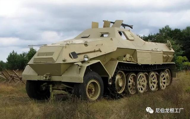  Armoured Sd.Kfz.8 DB10 (12T Gepanzerte) 3D model thumbnail