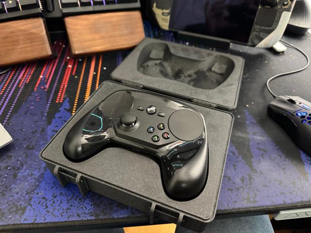 Steam Controller carry case 3D model thumbnail