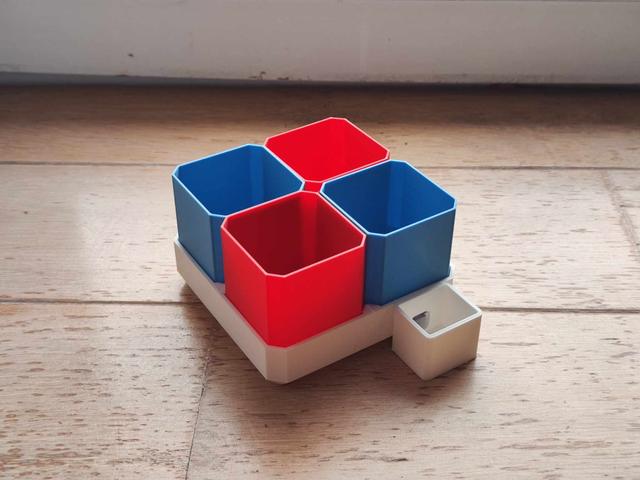 Small Self-Watering Seed Starter 2x2 3D model thumbnail