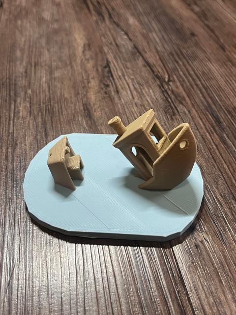 Sinking Benchy 3D model thumbnail