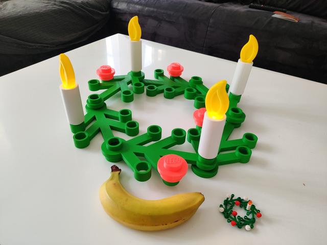 Candles for Christmas Lego Wreath 3D model thumbnail