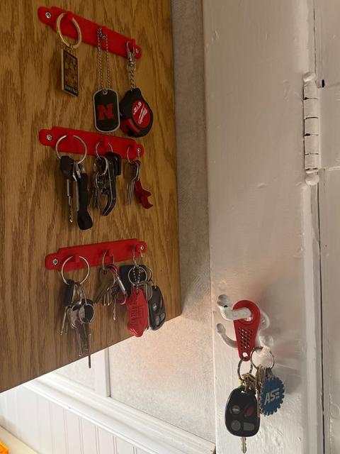 3 Peg Key Holder 3D model thumbnail