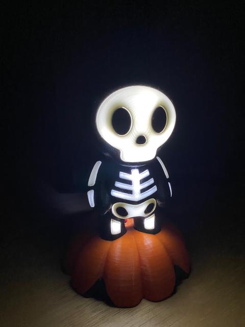 Cute Skull Lamp - Base w/ Cover Remix 3D model thumbnail