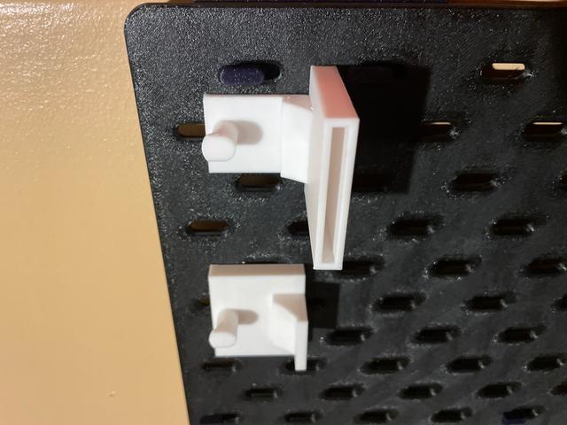 Benchy mount for Skadis w/ Swatch holder 3D model thumbnail