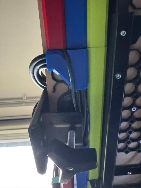 Underware Multiboard Y split 2x2 3D model thumbnail