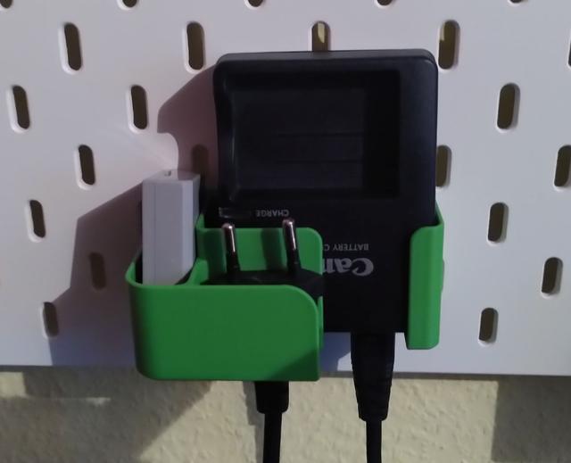 SKADIS Holder Battery Charger Canon LC-E5 3D model thumbnail